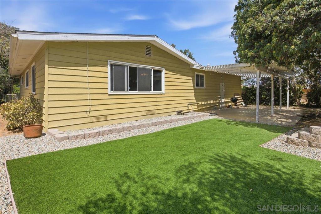 860 Magarian Rd Property Photo 4