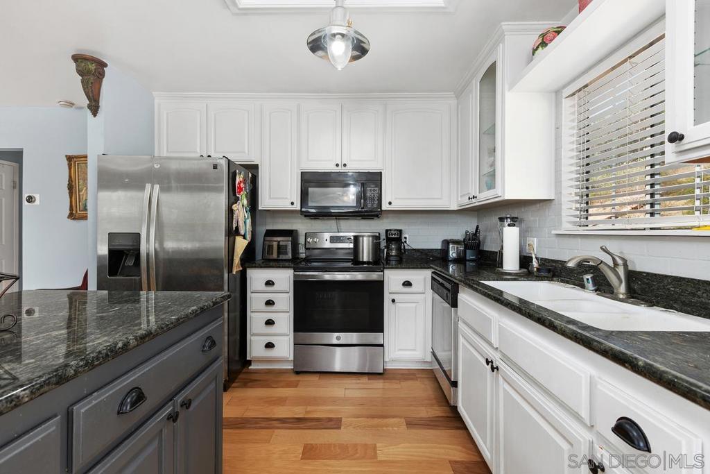 3562 S Mission Road Property Photo 24