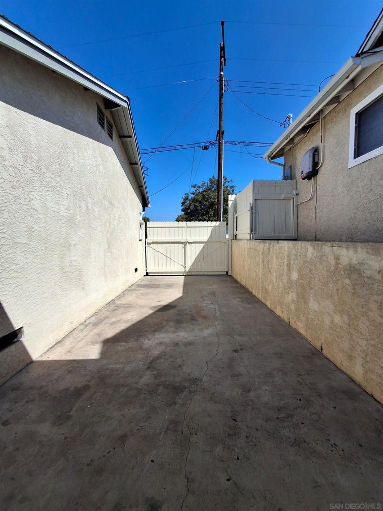 1666 Harvard St Property Photo 14