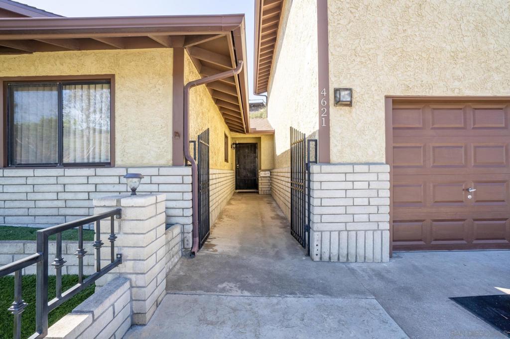 4621 Chateau Drive Property Photo 7