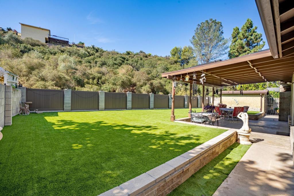 4621 Chateau Drive Property Photo 8
