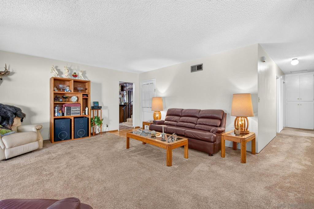 4621 Chateau Drive Property Photo 10