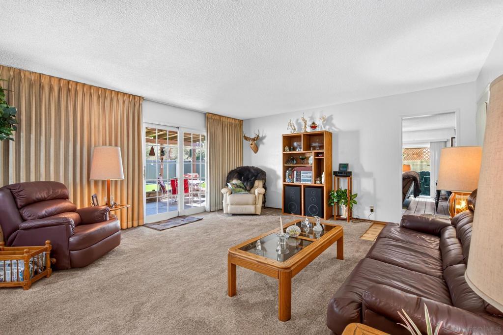 4621 Chateau Drive Property Photo 12