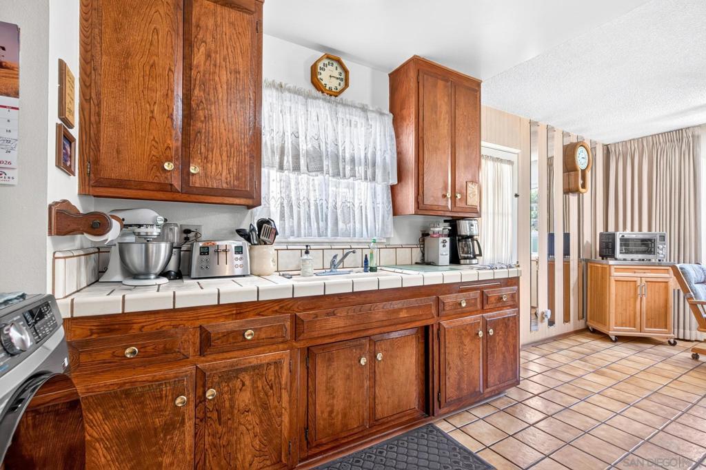 4621 Chateau Drive Property Photo 15