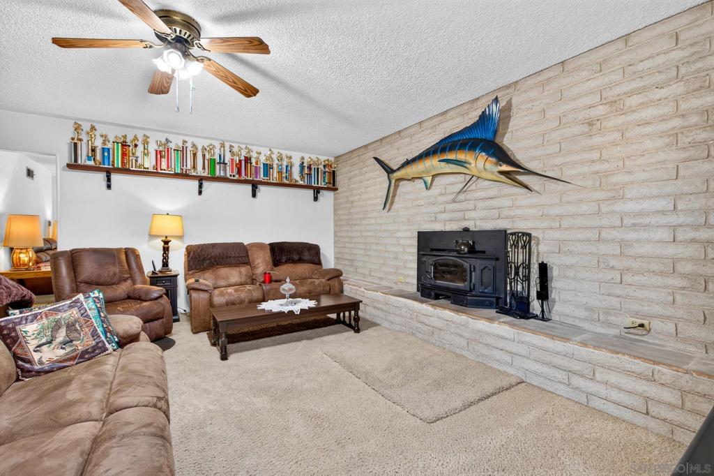 4621 Chateau Drive Property Photo 19