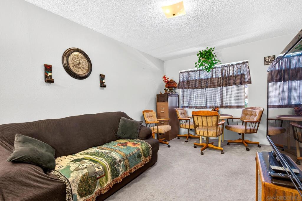 4621 Chateau Drive Property Photo 26