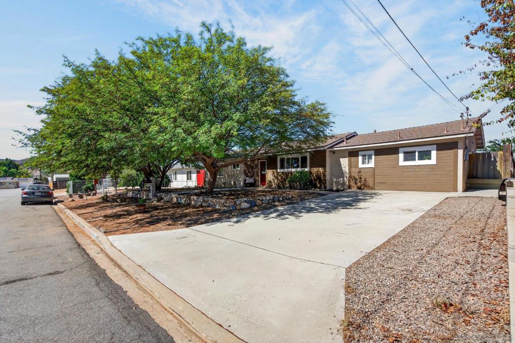 13422 Standish Dr Property Photo 3