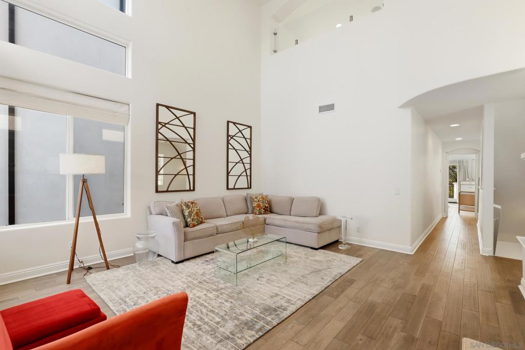 206 2nd Property Photo 13