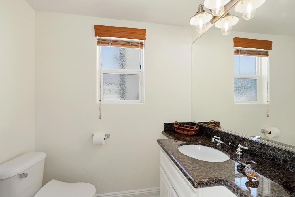 206 2nd Property Photo 38