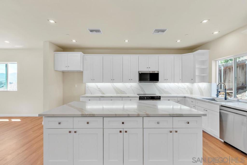 1302 La Presa Property Photo 8