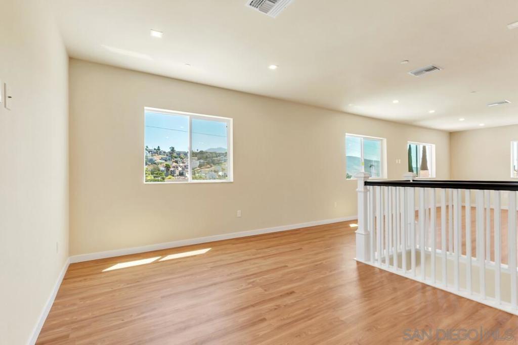 1302 La Presa Property Photo 24