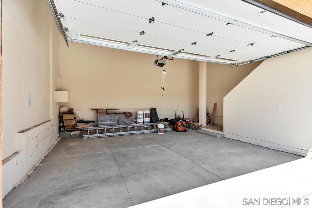 1302 La Presa Property Photo 44