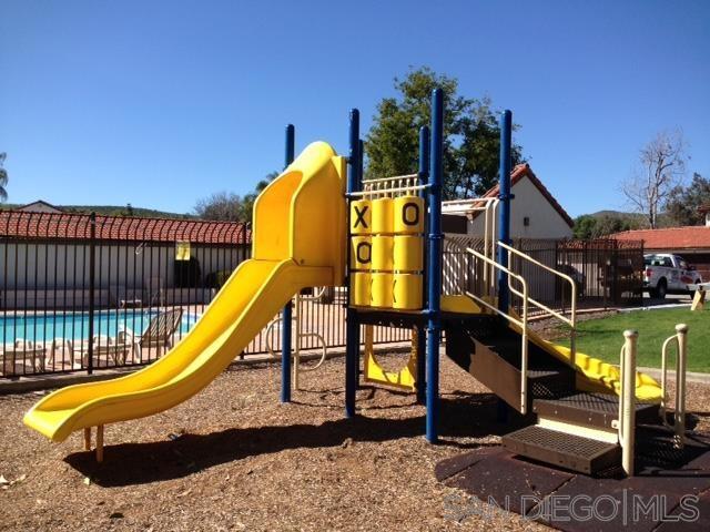 9821 Caspi Gardens 8 Property Photo 7