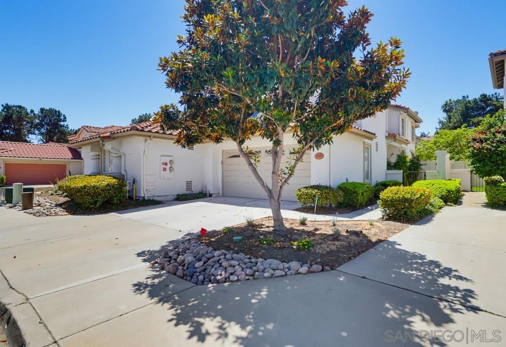 2505 Whispering Palms Loop Property Photo 3