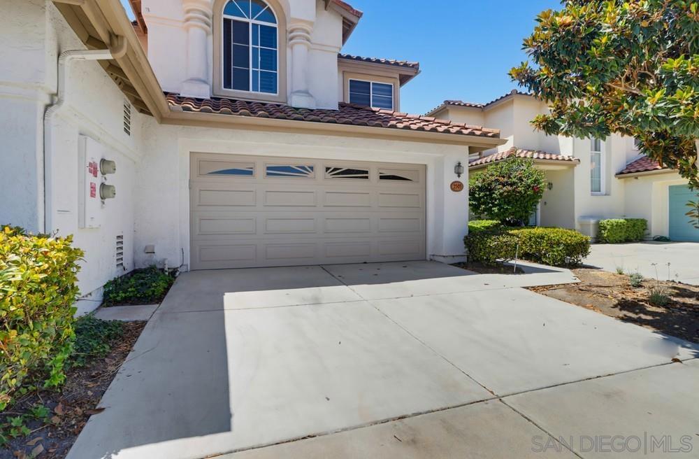 2505 Whispering Palms Loop Property Photo 4