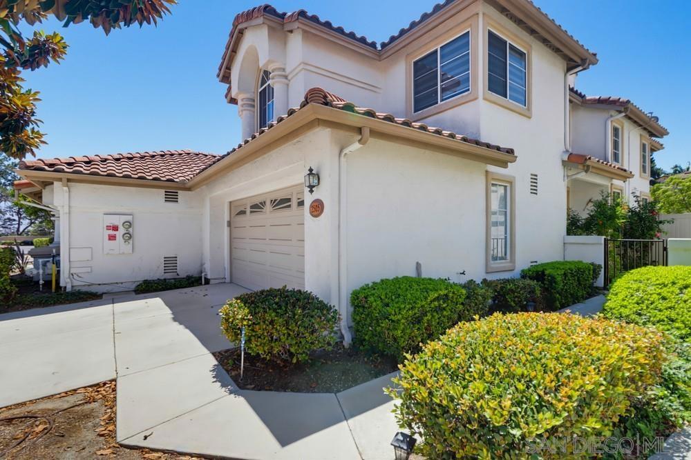 2505 Whispering Palms Loop Property Photo 5