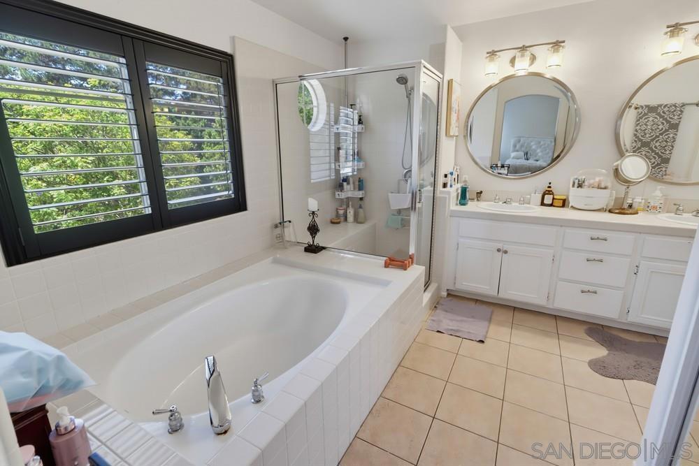 2505 Whispering Palms Loop Property Photo 37