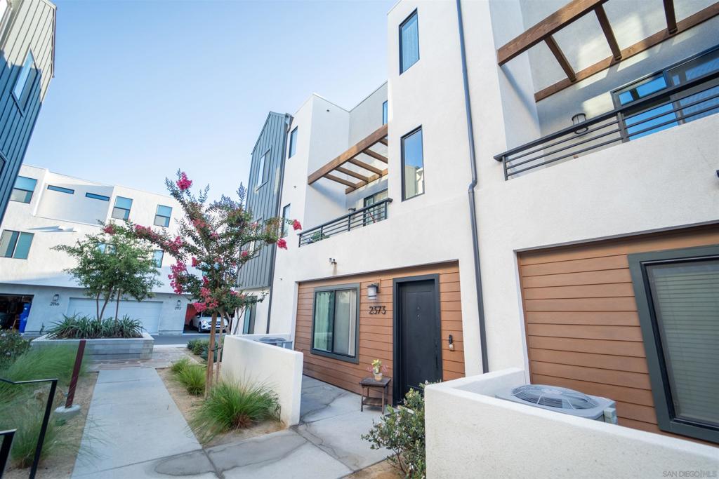 2373 Acara Property Photo 1