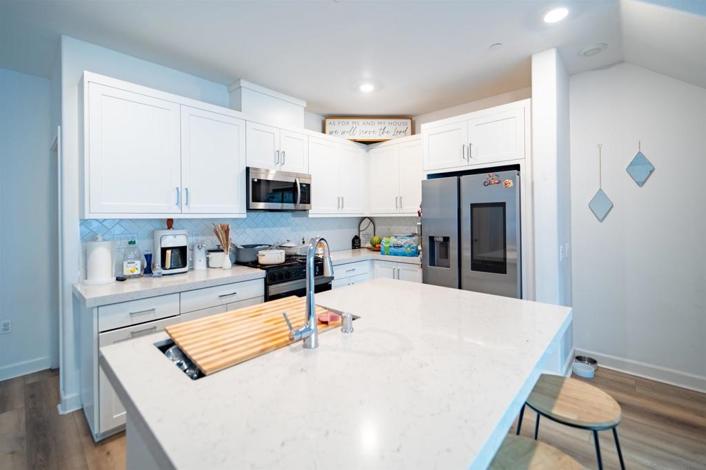 2373 Acara Property Photo 3