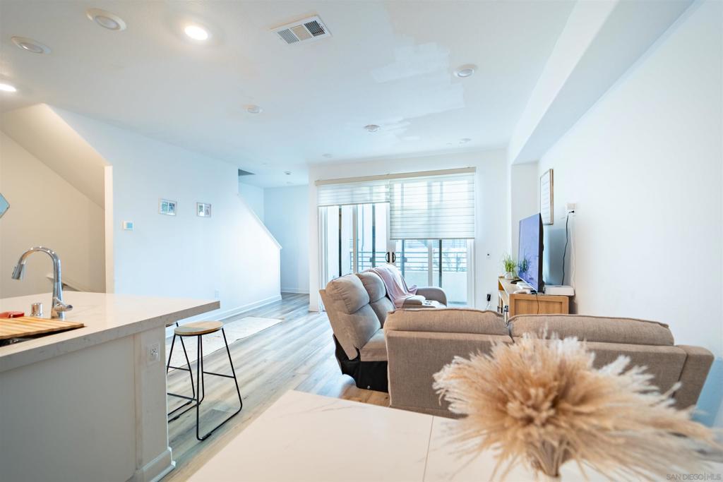 2373 Acara Property Photo 4