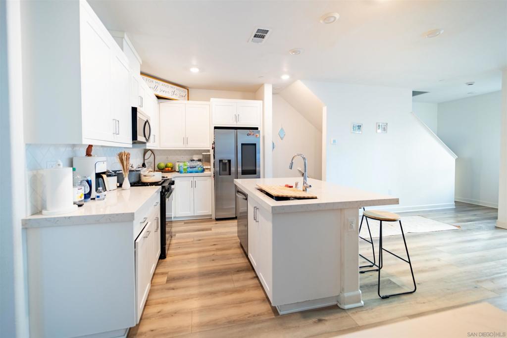 2373 Acara Property Photo 6