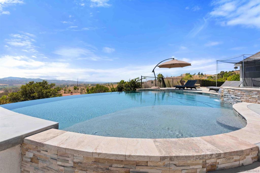 2370 Dos Lomas Property Photo 2