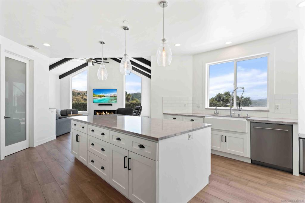 2370 Dos Lomas Property Photo 4