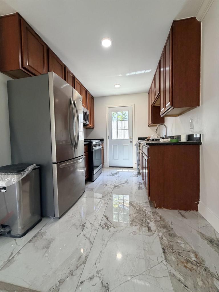 1507 S 40th B Property Photo 2