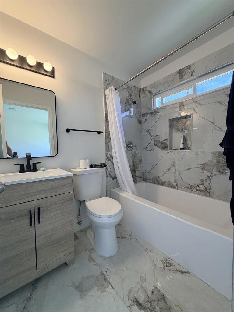 1507 S 40th B Property Photo 6