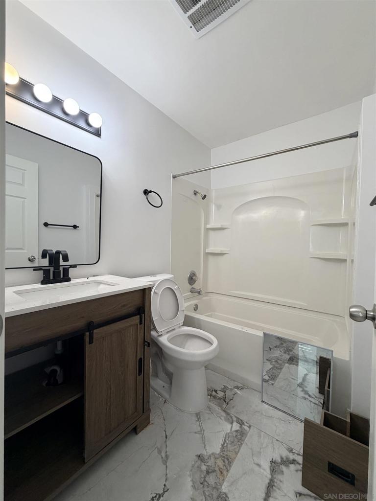 1507 S 40th B Property Photo 7