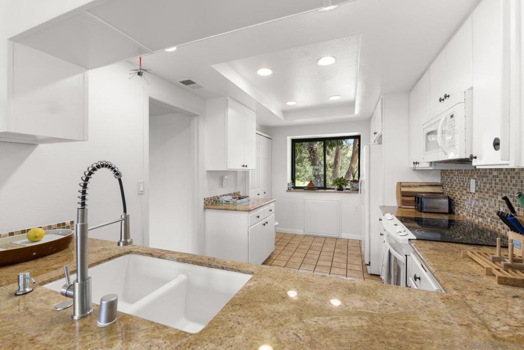 2501 Navarra Dr 121 Property Photo 15