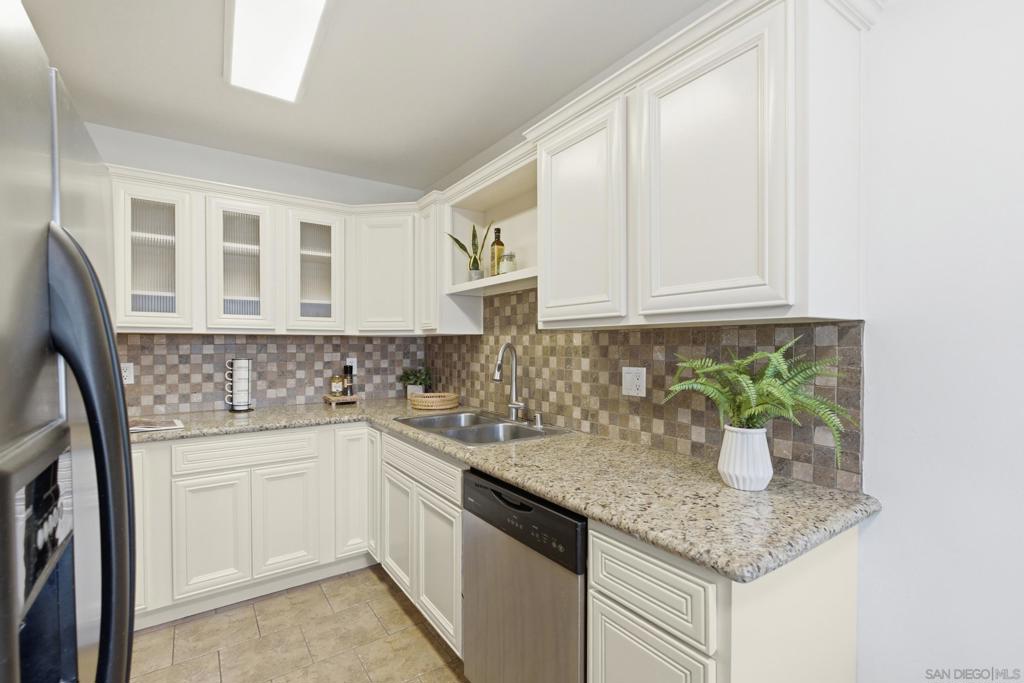 1030 Robinson Ave 312 Property Photo 8