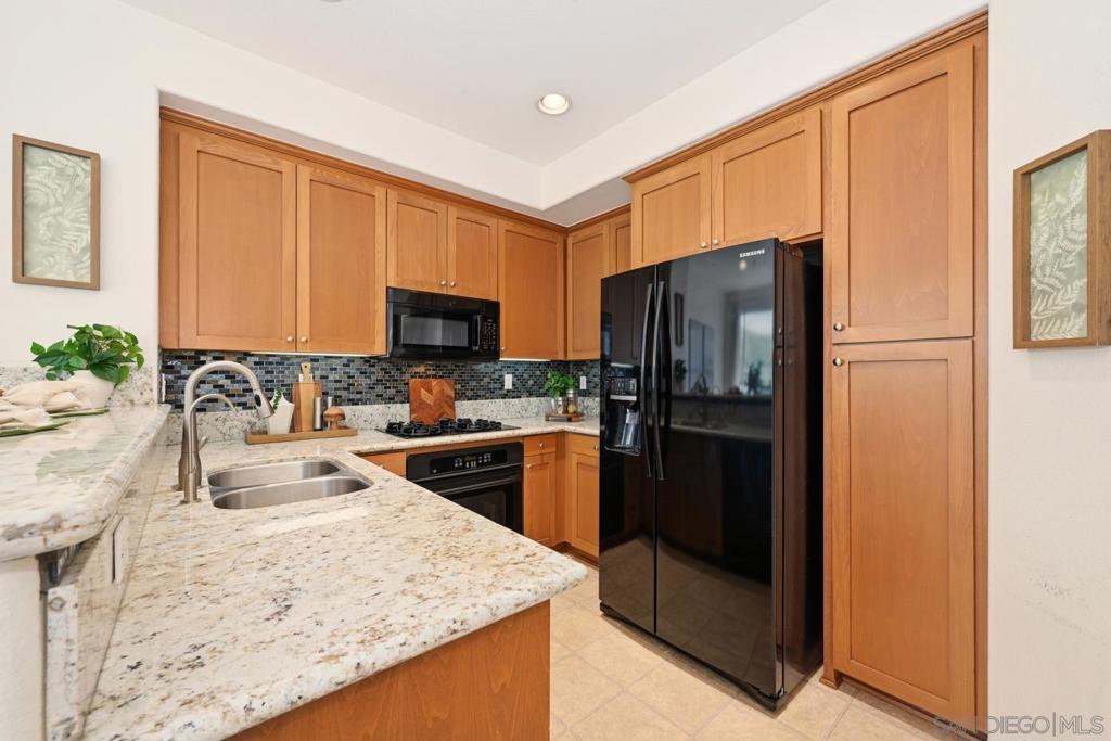 4611 Central Plaza Property Photo 1