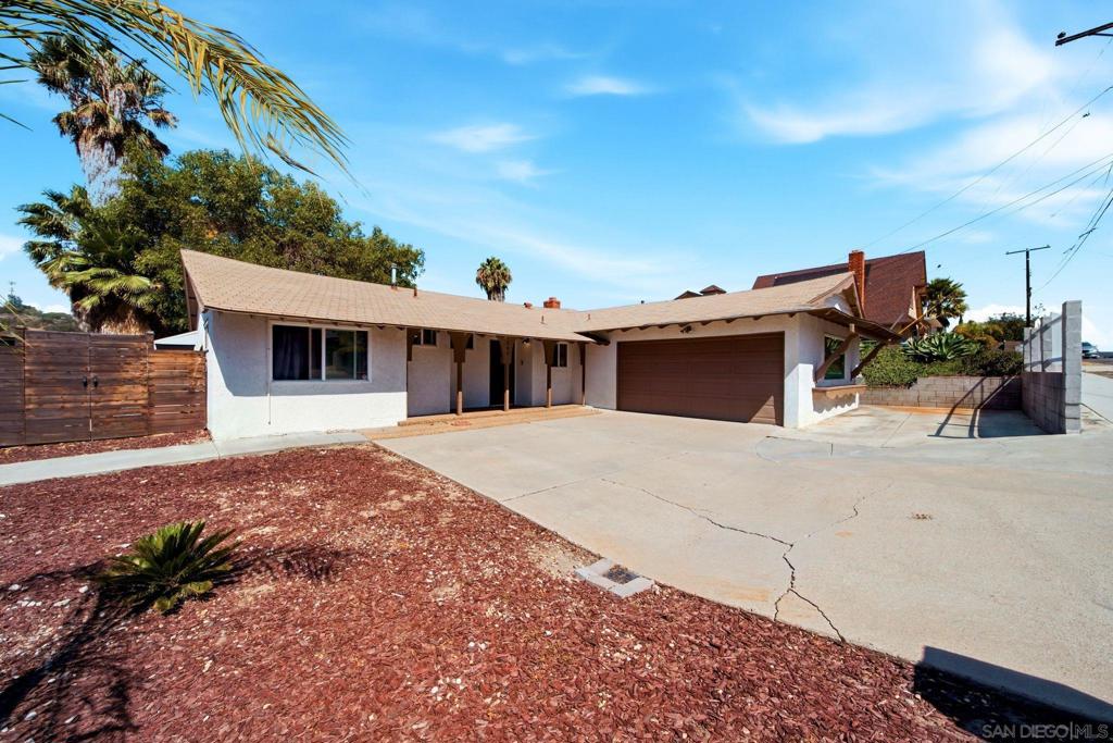 206 Los Reyes Dr Property Photo 2