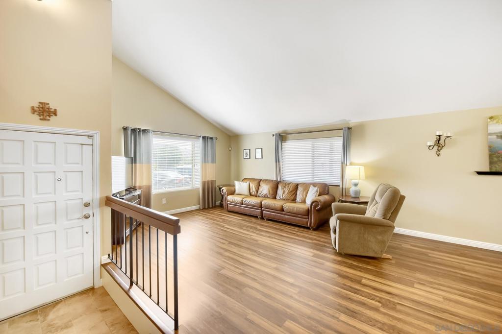 9518 Hillcreek Way Property Photo 3