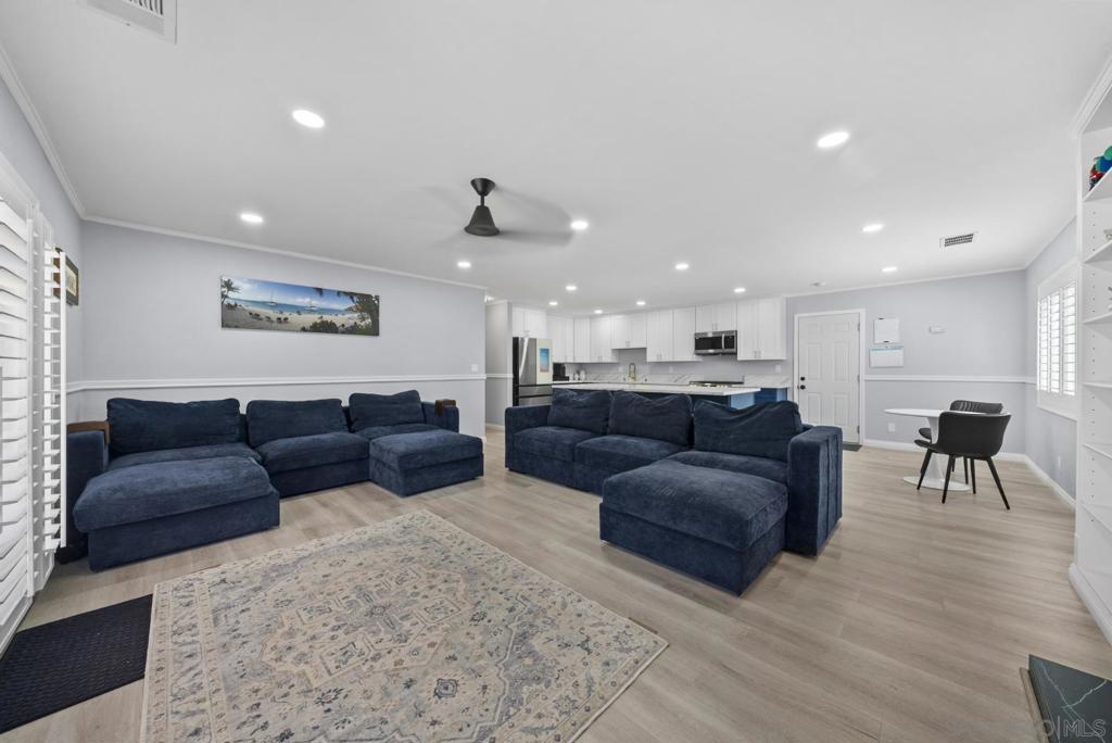 8054 Royal Gardens Pl Property Photo 11