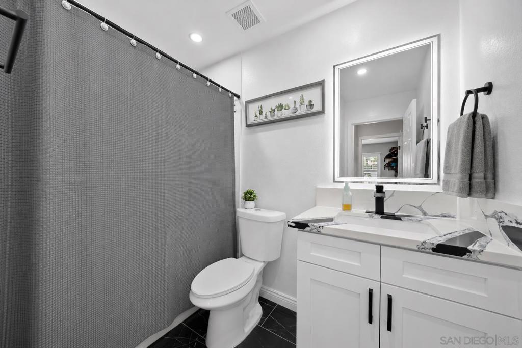 8054 Royal Gardens Pl Property Photo 16