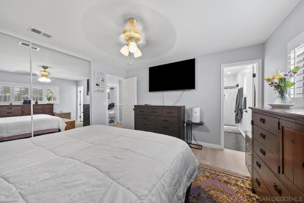 8054 Royal Gardens Pl Property Photo 18