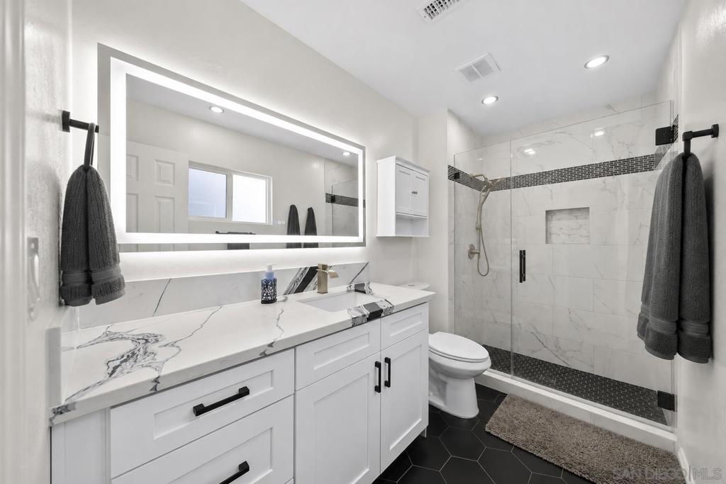 8054 Royal Gardens Pl Property Photo 19