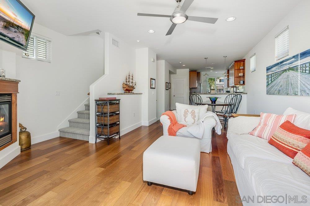 818 Queenstown Court Property Photo 28