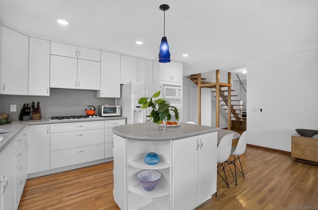 274 Sharp Property Photo 10