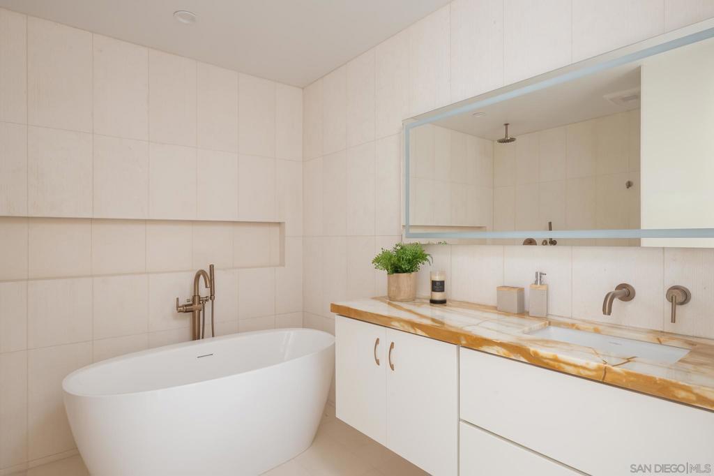 4007 Canario E Property Photo 5
