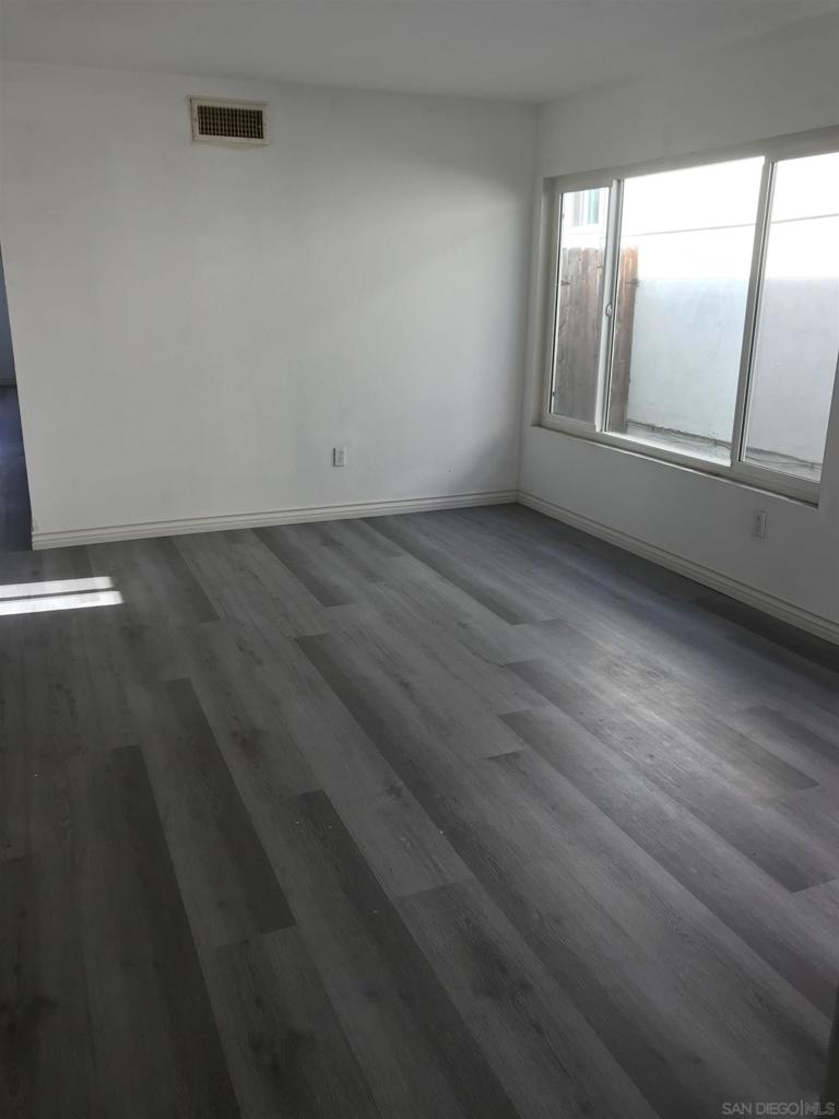 3225 Logan Ave Property Photo 3