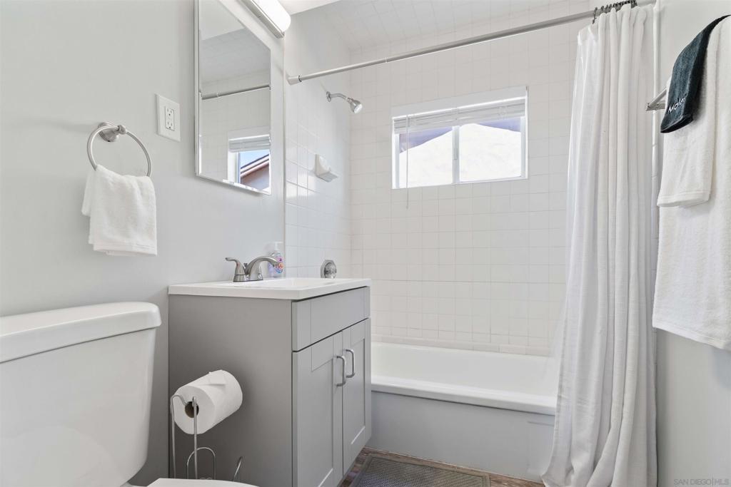 377 El Monte Rd Property Photo 6