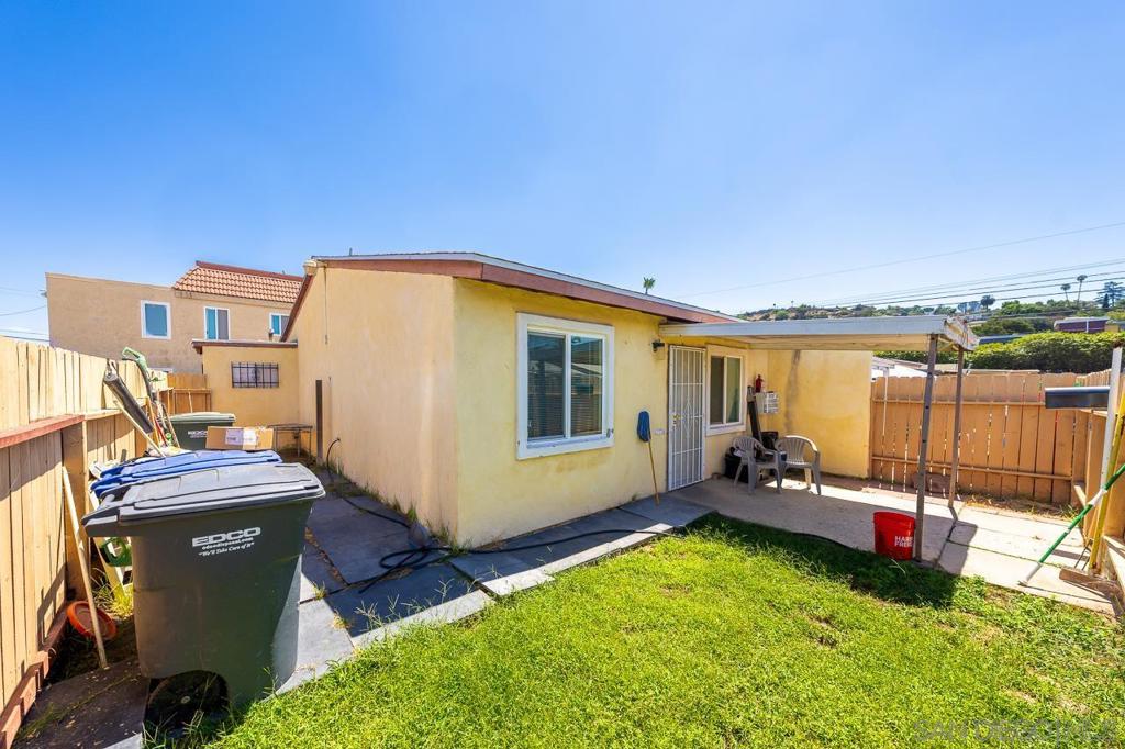 1156 E Washington Ave Property Photo 1