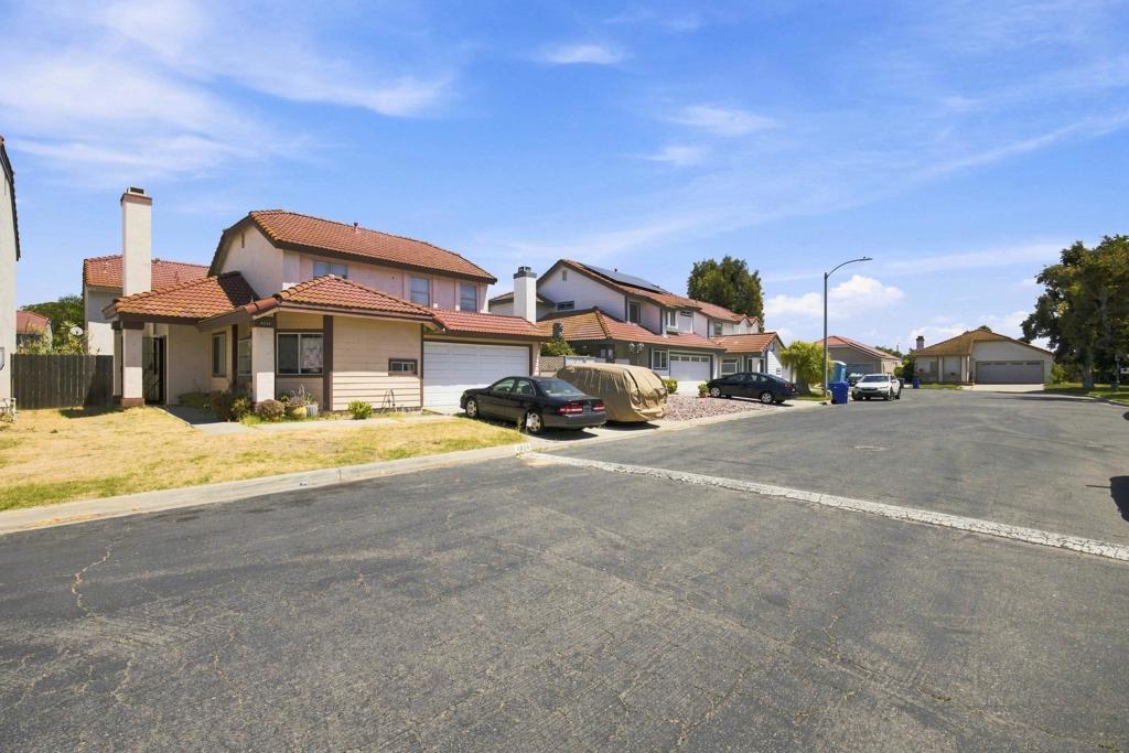 4524 Goldfinch Property Photo 1