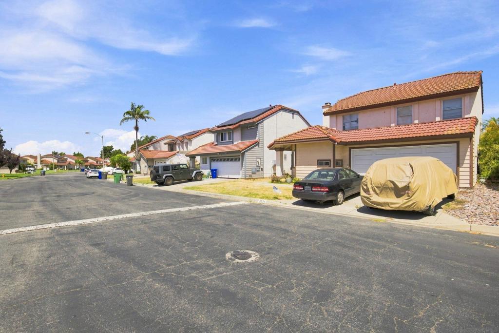 4524 Goldfinch Property Photo 2