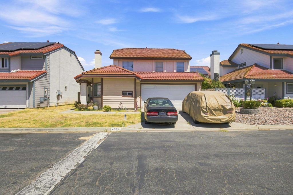 4524 Goldfinch Property Photo 3