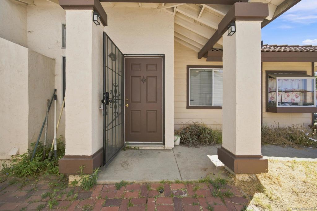 4524 Goldfinch Property Photo 4