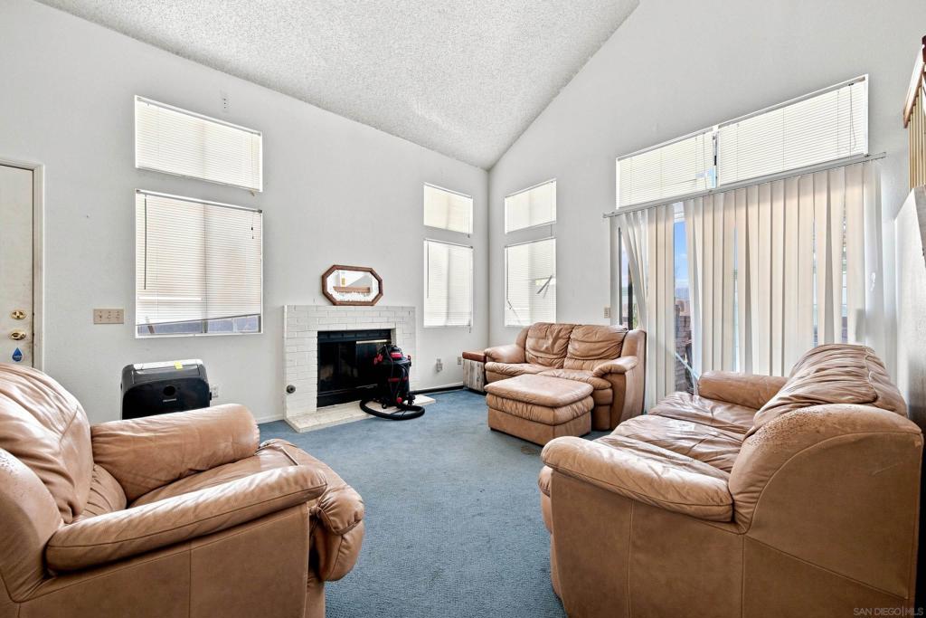 4524 Goldfinch Property Photo 6